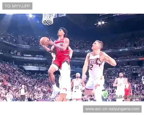 NBA火箭小将强突两个防守人打板命中 NBA火箭小将强突两个防守人打板命中
